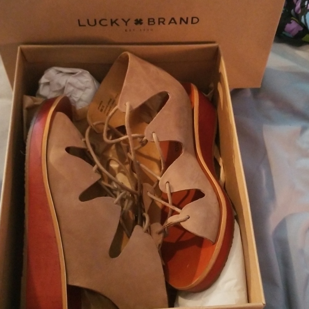 Lucky branded wedged sandals